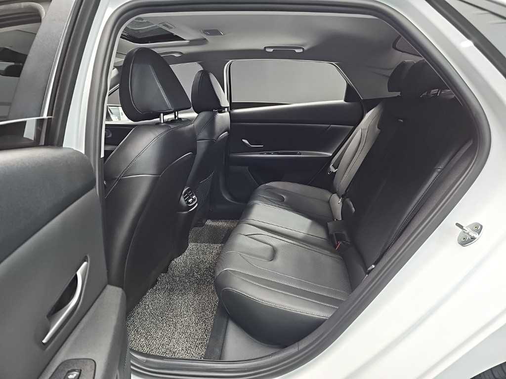 HYUNDAI Avante - Vista 12