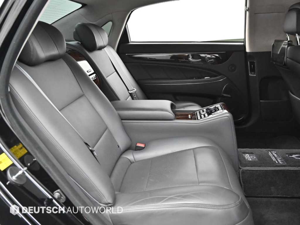 HYUNDAI Equus - Vista 12