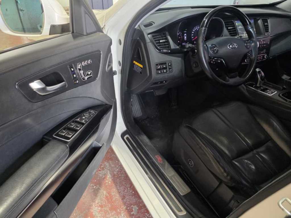 KIA K9 - Vista 4