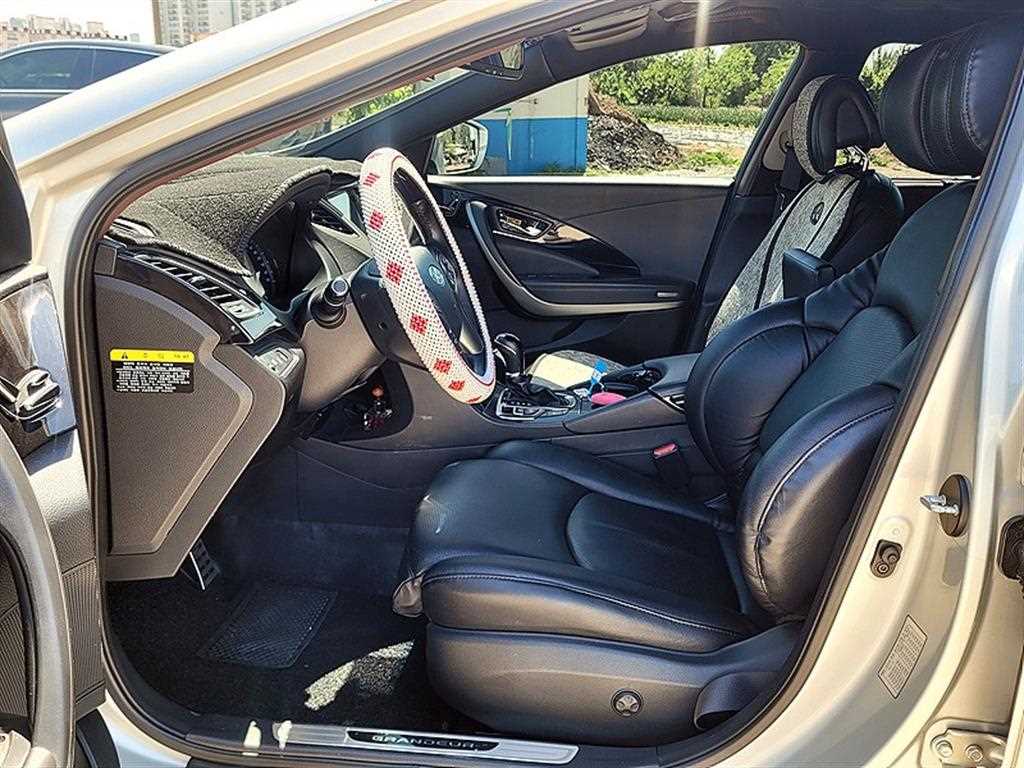HYUNDAI Grandeur - Vista 11