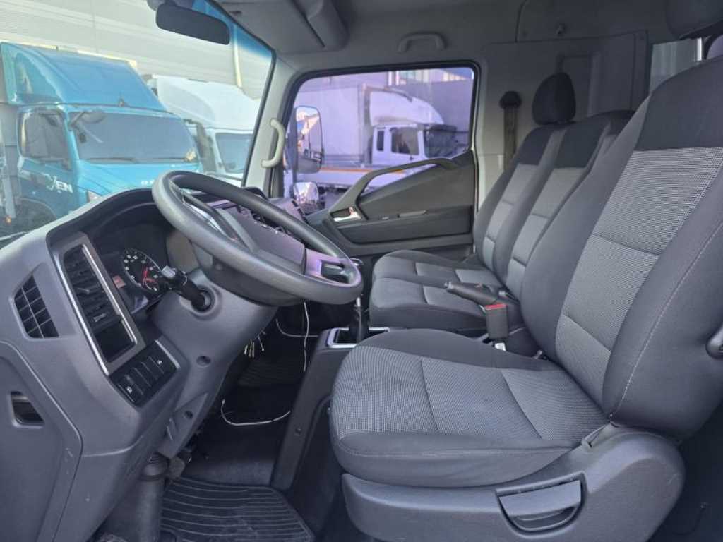 medium and large cargo truck - Vista 12