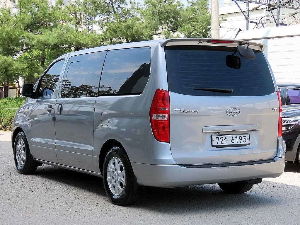 HYUNDAI Starex - Vista 3