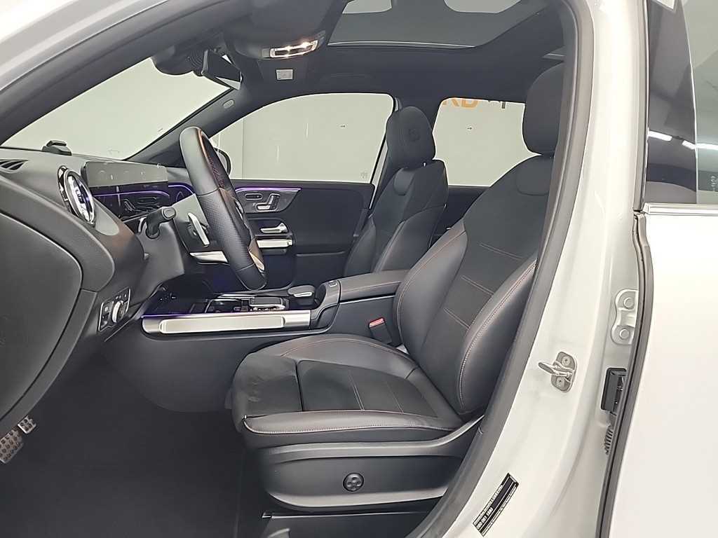Mercedes Benz GLB Class - Vista 11