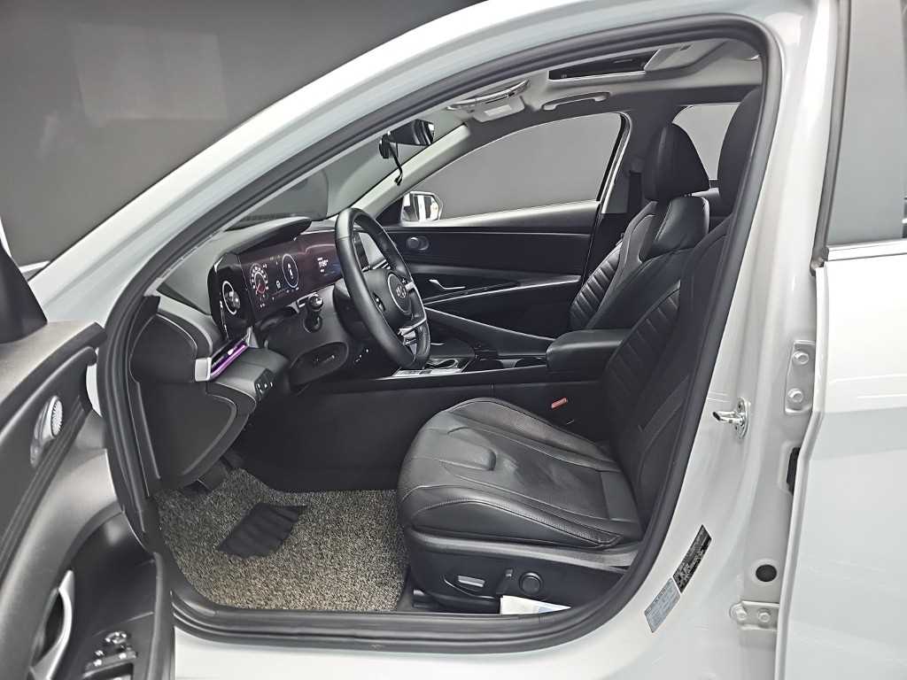 HYUNDAI Avante - Vista 11