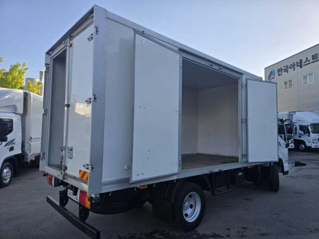 medium and large cargo truck - Vista 8