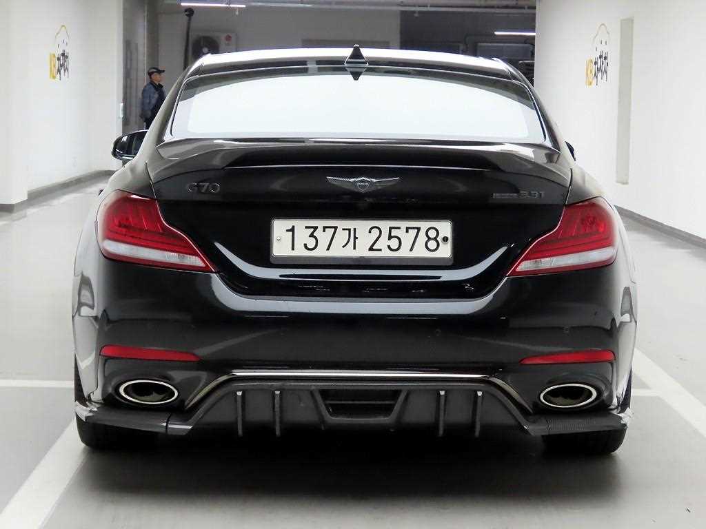 Genesis G70 - Vista 3