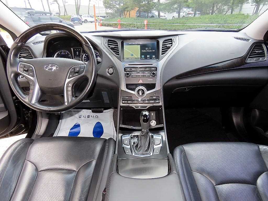 HYUNDAI Grandeur - Vista 7