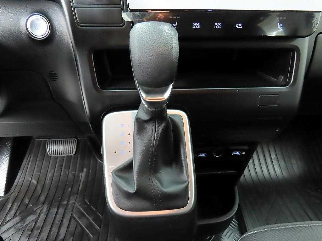 HYUNDAI Staria - Vista 10