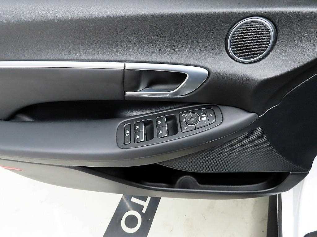 HYUNDAI Sonata - Vista 11