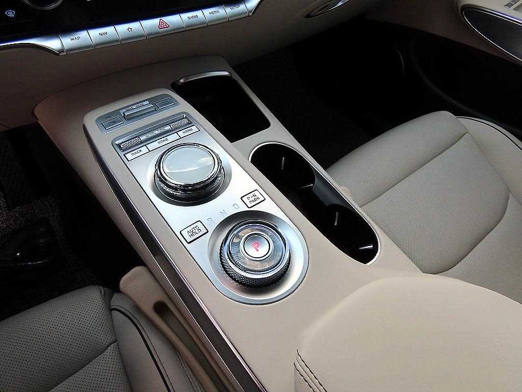 Genesis GV70 - Vista 10