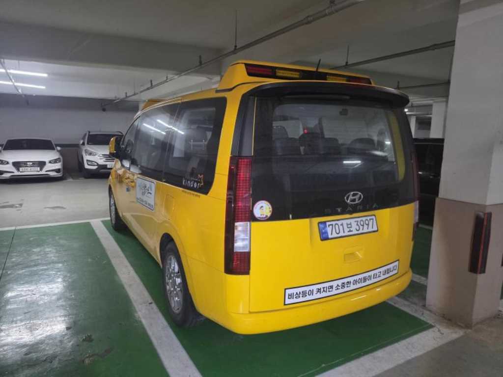 HYUNDAI Staria - Vista 2