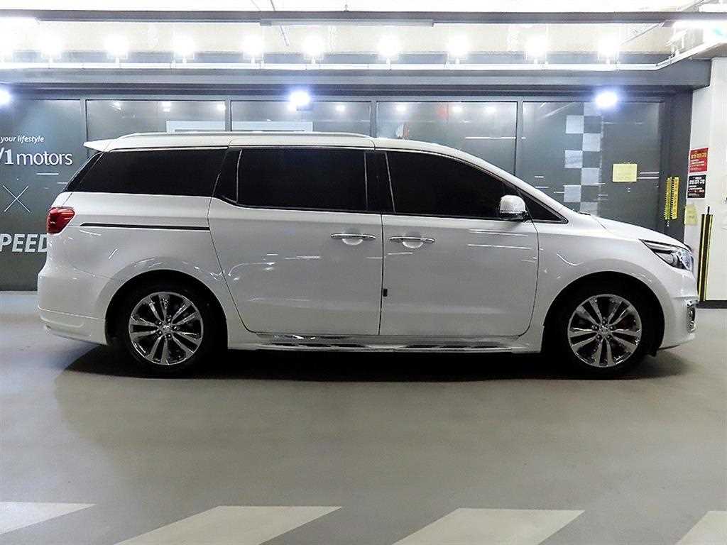 KIA Carnival - Vista 3