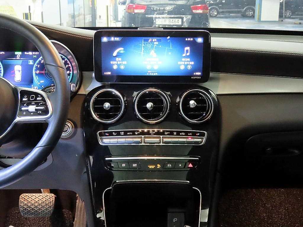 Mercedes Benz GLC Class - Vista 11