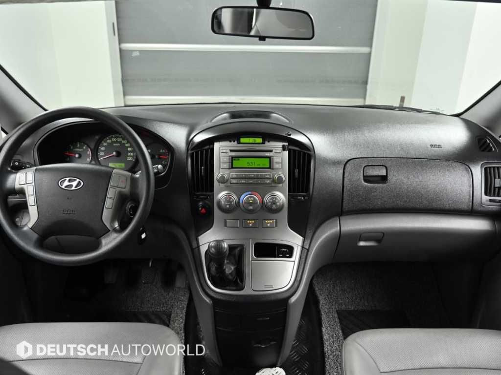 HYUNDAI Starex - Vista 7