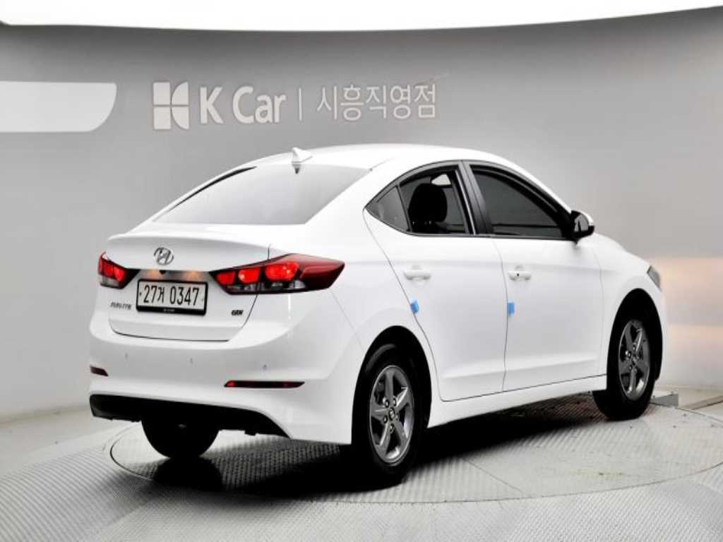 HYUNDAI Avante - Vista 2