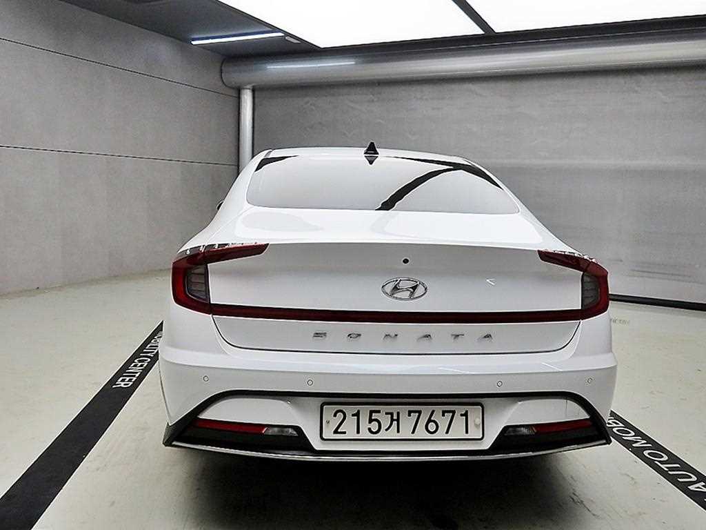 HYUNDAI Sonata - Vista 3