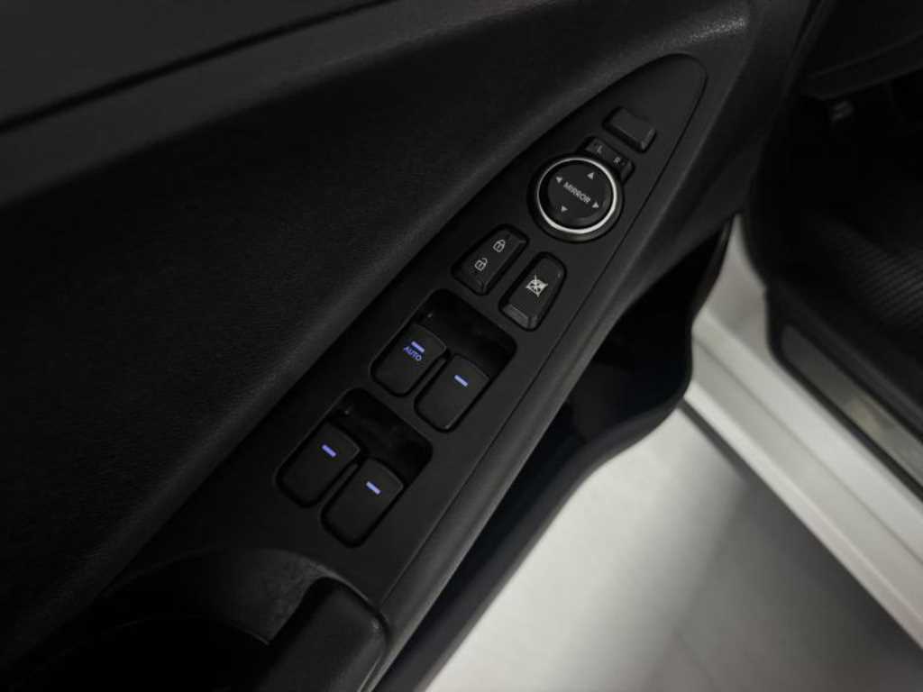 HYUNDAI Sonata - Vista 11