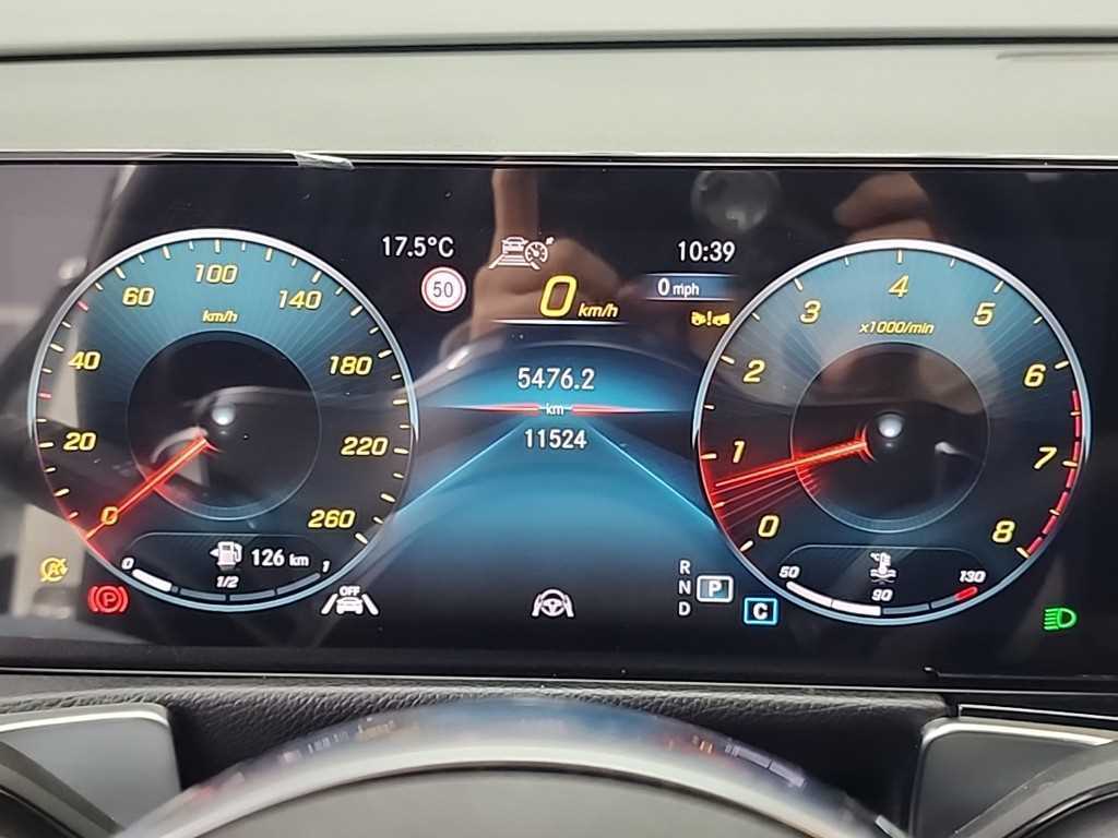 Mercedes Benz GLB Class - Vista 6