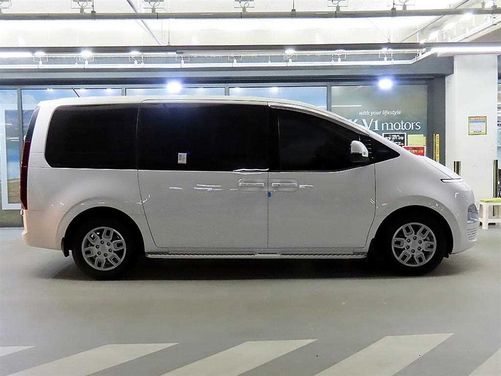 HYUNDAI Staria - Vista 3