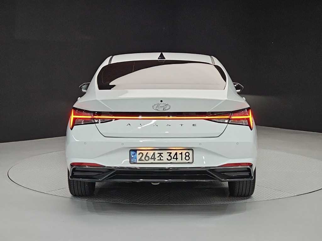HYUNDAI Avante - Vista 3