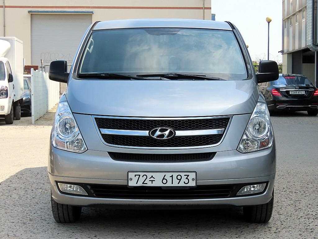 HYUNDAI Starex - Vista 2