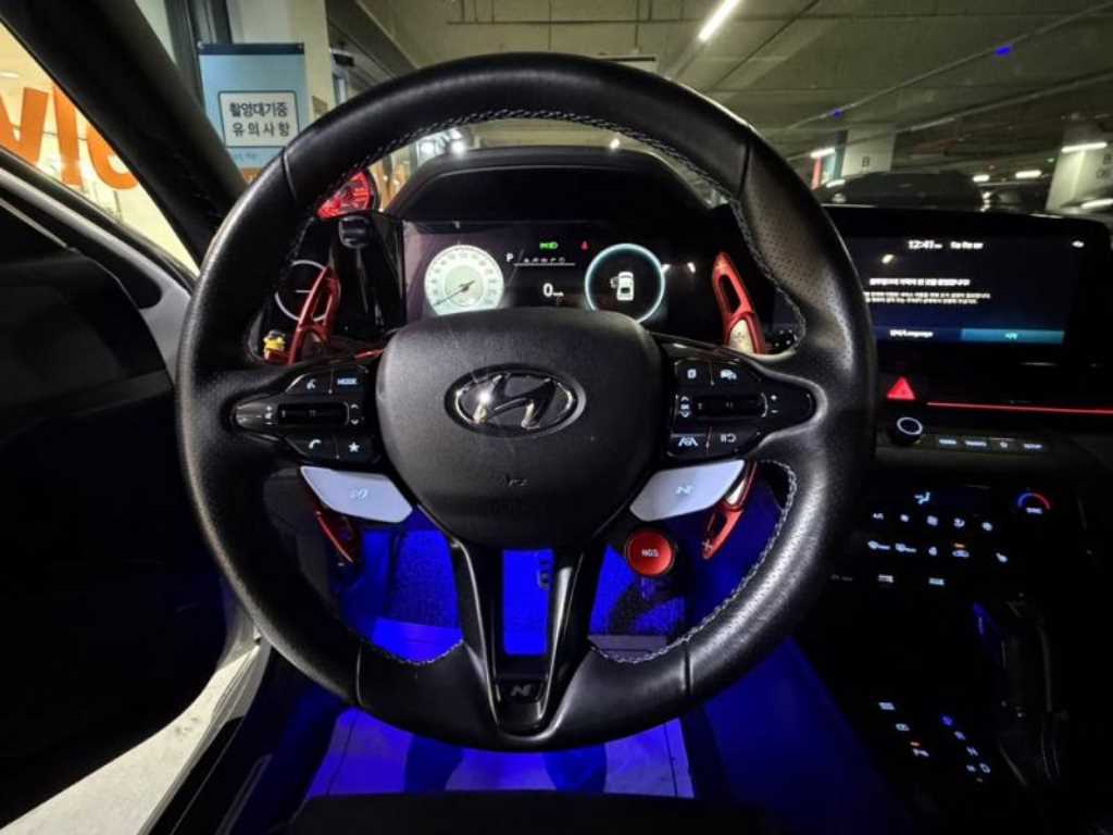 HYUNDAI Avante - Vista 8