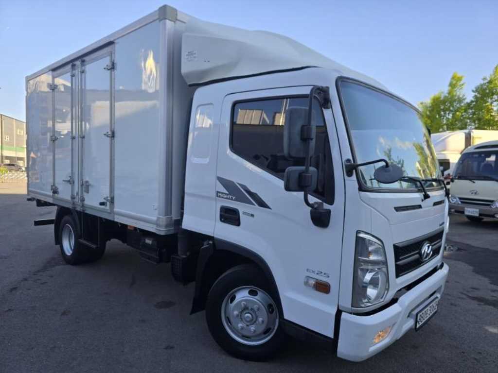 medium and large cargo truck - Vista 3