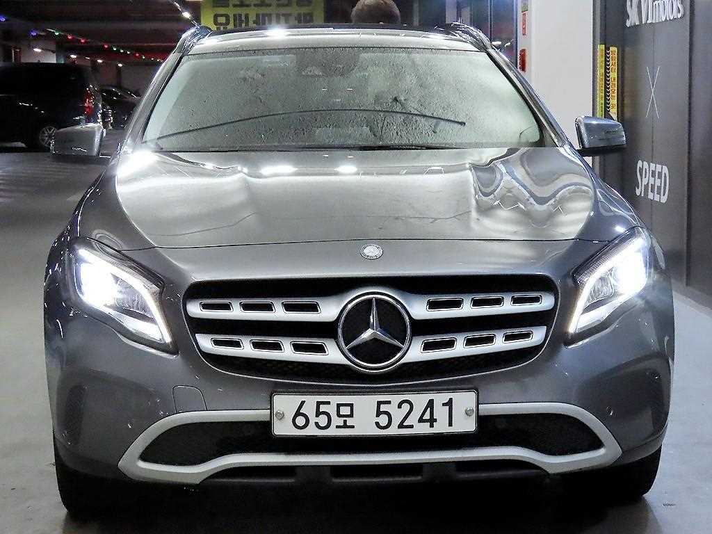 Mercedes Benz GLA Class - Vista 2