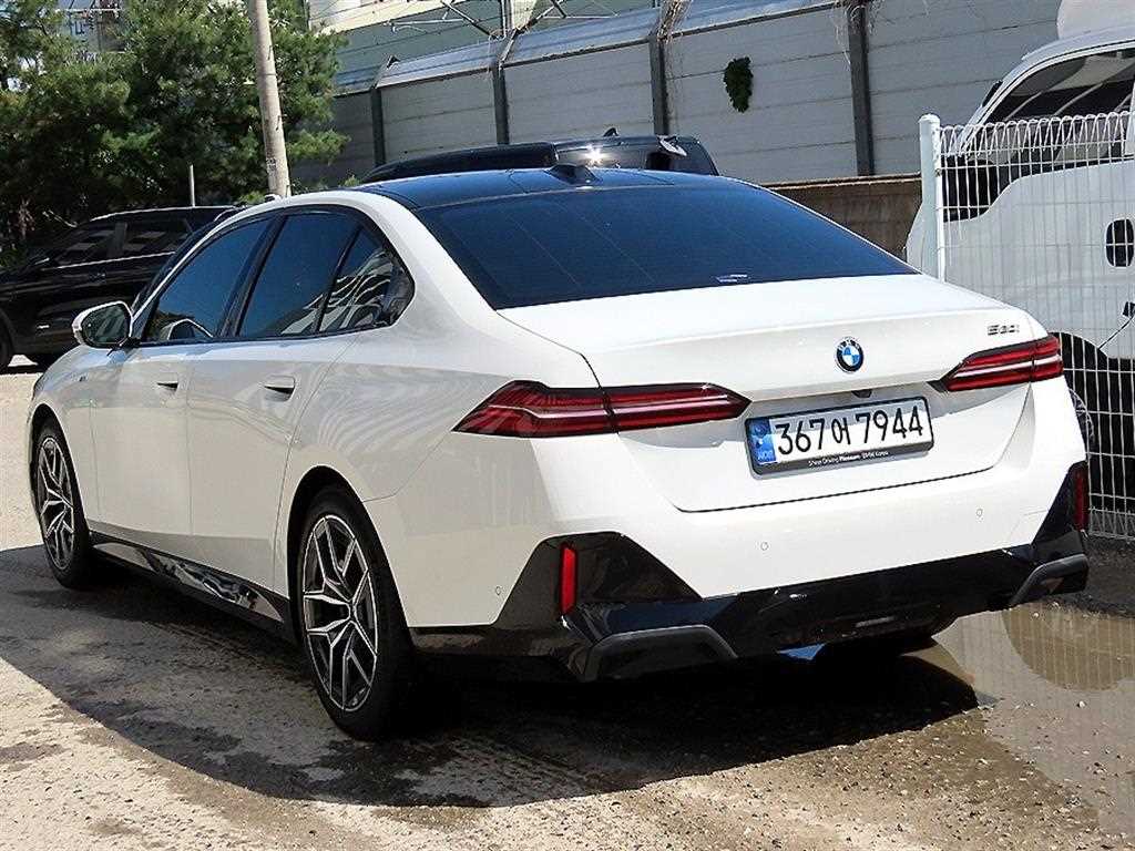 BMW 5 Series - Vista 3
