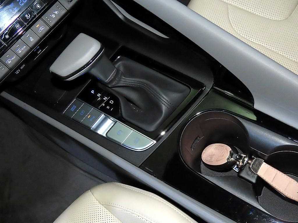 HYUNDAI Avante - Vista 12