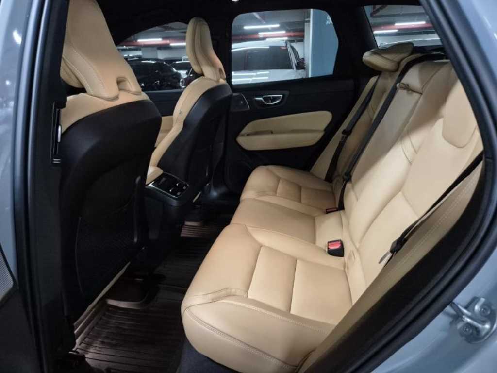 Volvo XC60 - Vista 8
