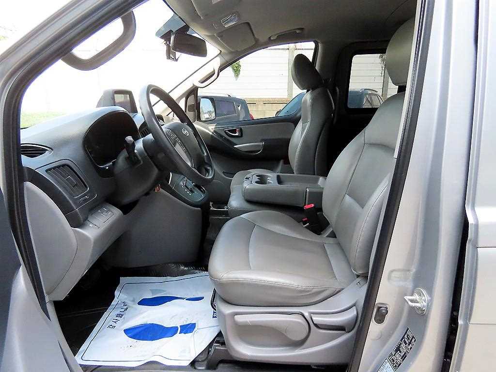 HYUNDAI Starex - Vista 5