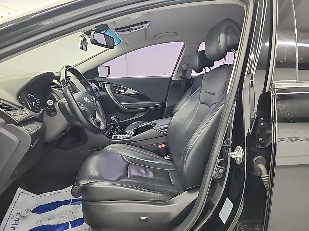 HYUNDAI Grandeur - Vista 11