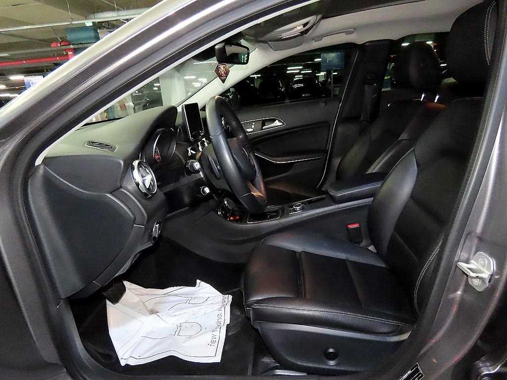 Mercedes Benz GLA Class - Vista 6