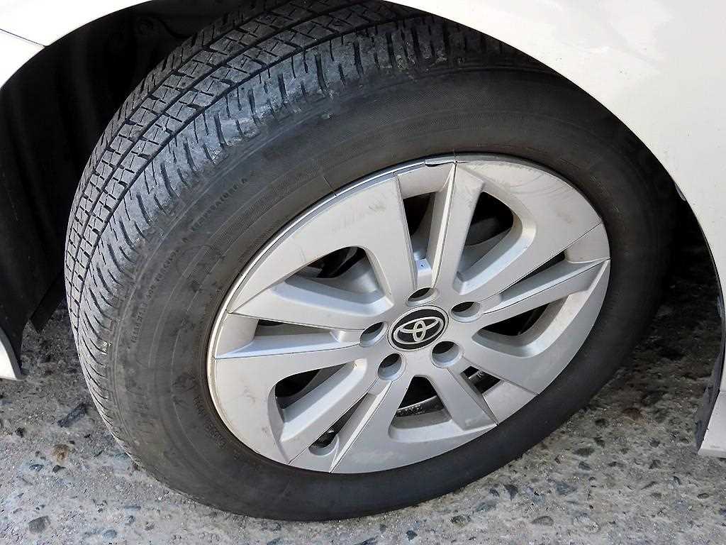 Toyota Prius 2018 Plateado - Importación desde Corea - HF Imports Iquique - Foto 18
