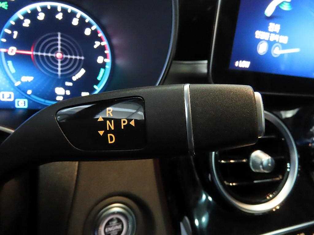 Mercedes Benz GLC Class - Vista 12