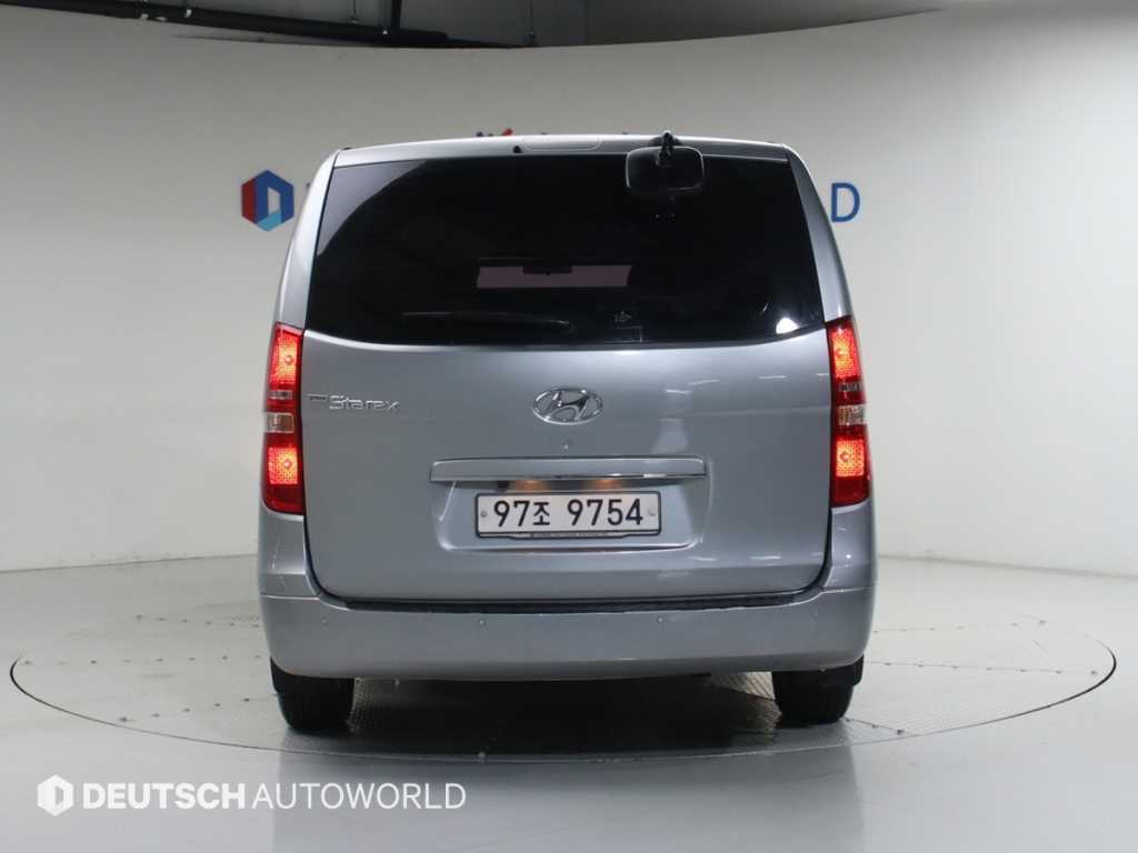 HYUNDAI Starex - Vista 4