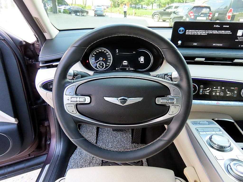 Genesis GV70 - Vista 8
