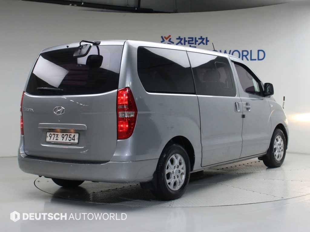 HYUNDAI Starex - Vista 2