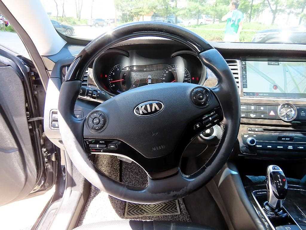 KIA K9 - Vista 8