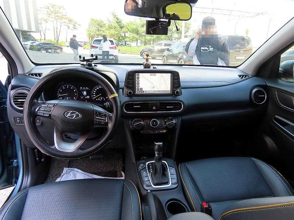 HYUNDAI Kona - Vista 7
