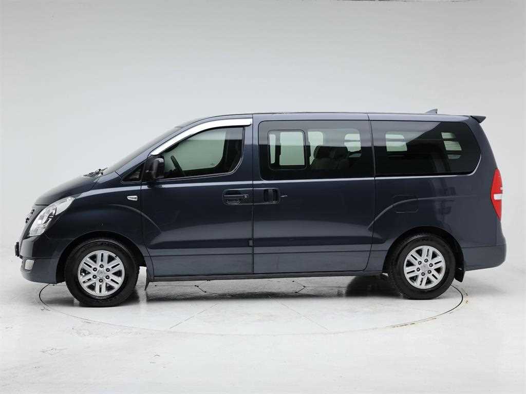 HYUNDAI Starex - Vista 3