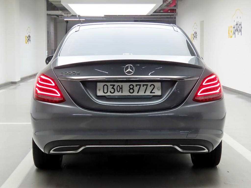 Mercedes Benz C Class - Vista 3