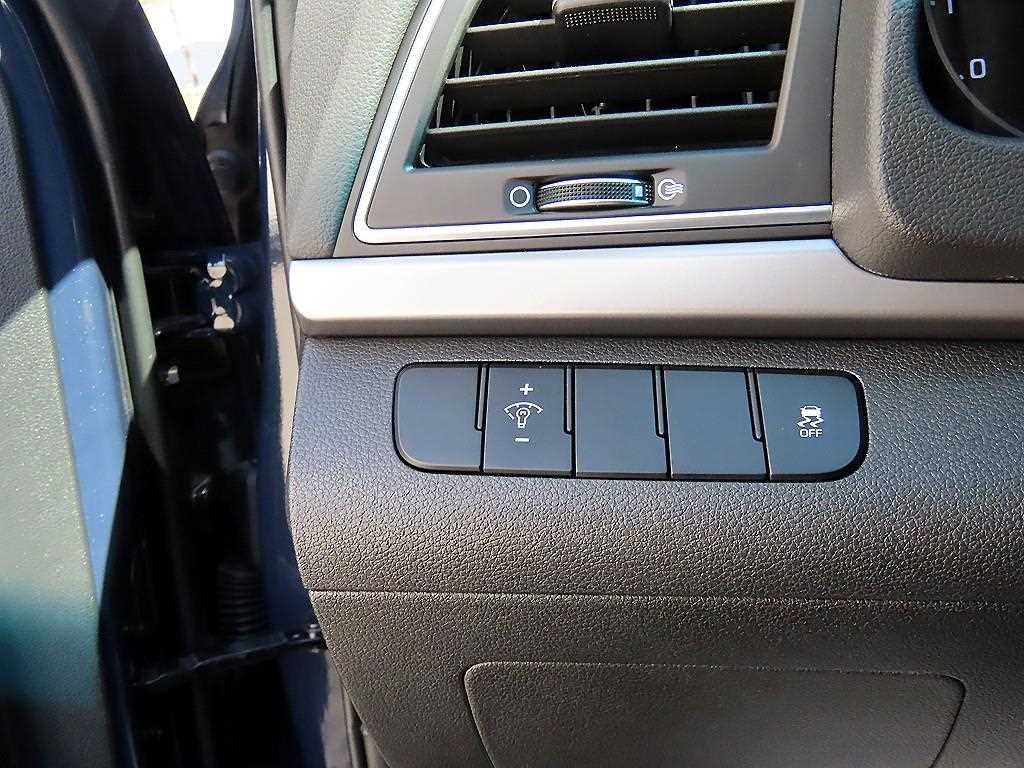 HYUNDAI Avante - Vista 12
