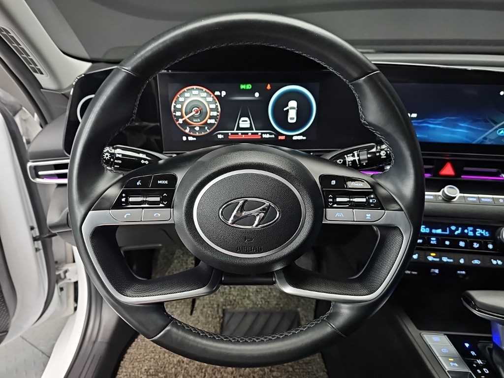 HYUNDAI Avante - Vista 9