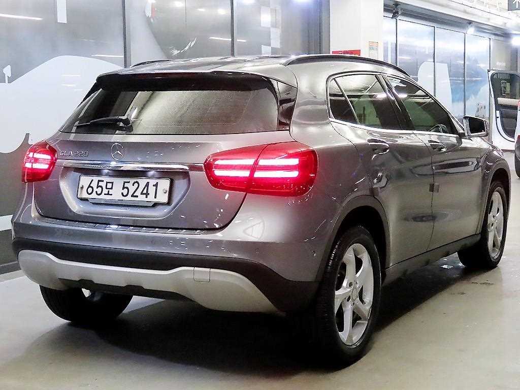 Mercedes Benz GLA Class - Vista 4