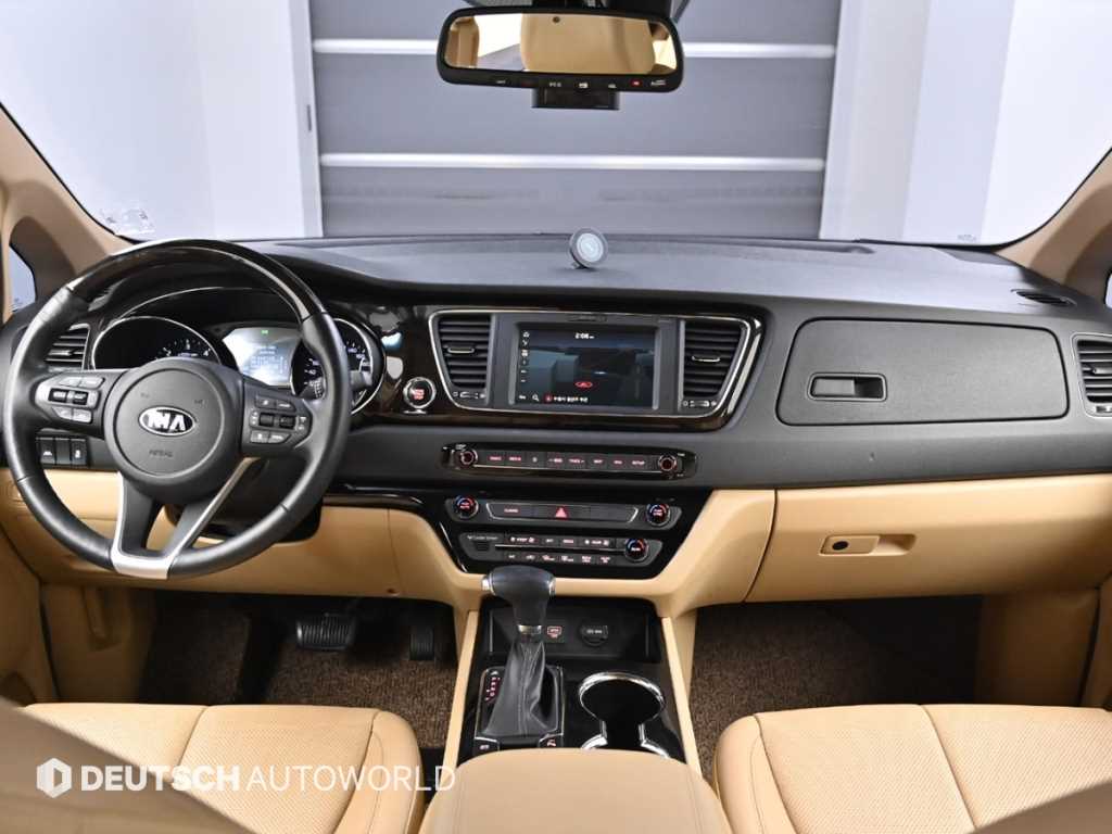 KIA Carnival - Vista 7