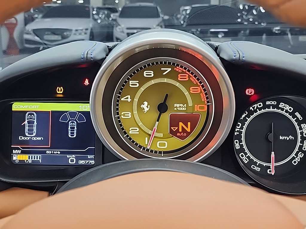Ferrari California - Vista 6
