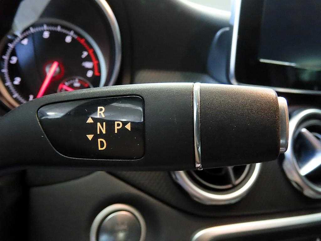 Mercedes Benz GLA Class - Vista 12