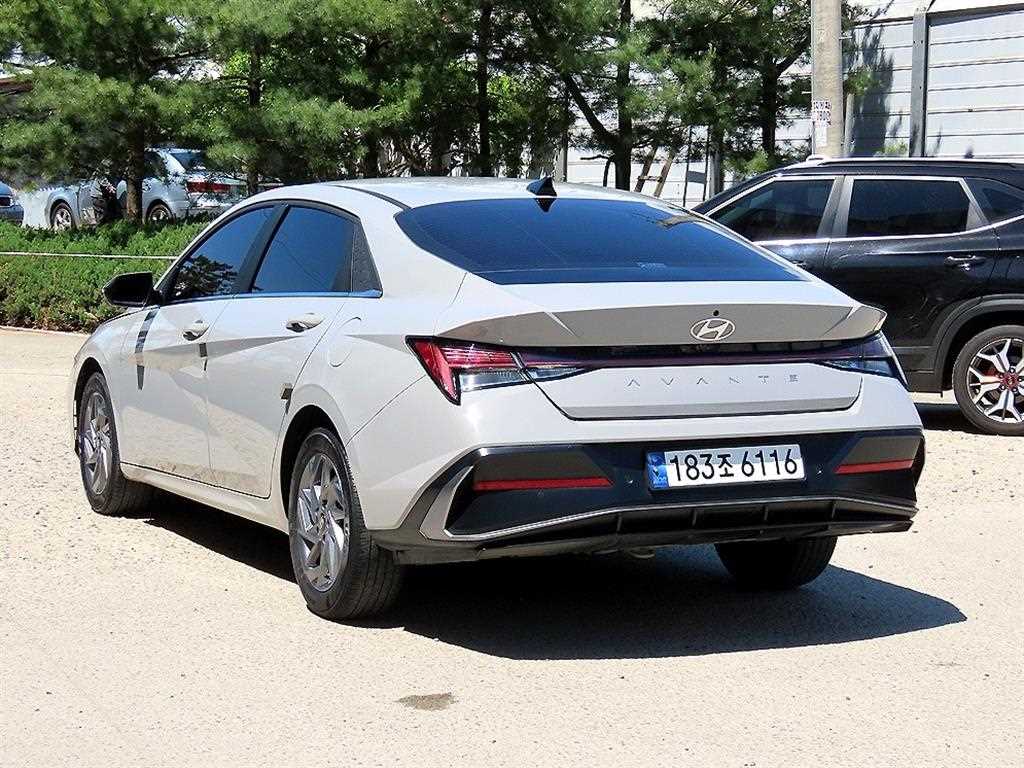 HYUNDAI Avante - Vista 3